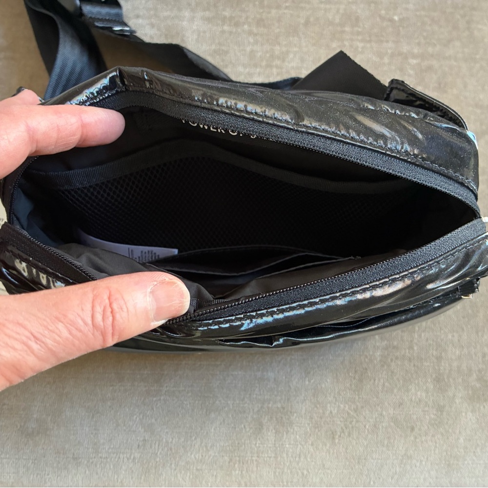 Athleta Bag NWT All About Shine Puff Large Belt Bag 🖤✔️ - Picture 8 of 12